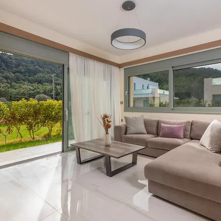Paleos Hillside Villa *